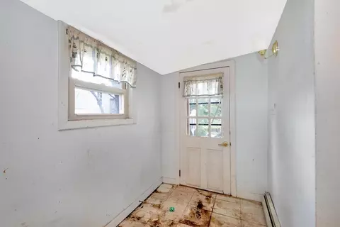 Entry Way - 3 Colonial St, Gloucester, MA 01930 photo 1 of 2