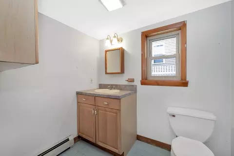 Bath - 3 Colonial St, Gloucester, MA 01930 photo 1 of 3