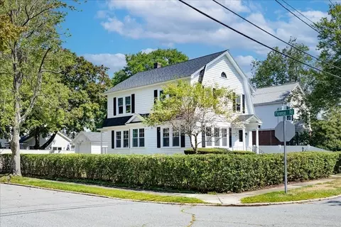 31 Washington Pkwy, Lowell, MA 01851