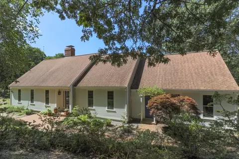 4 Volunteer Rd, Sandwich, MA 02537