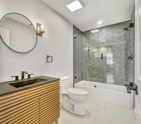 800 E Seventh #PH, Boston, MA 02127 photo 16
