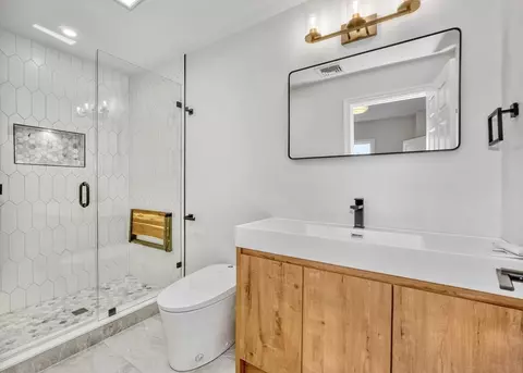 800 E Seventh #PH, Boston, MA 02127 photo 29