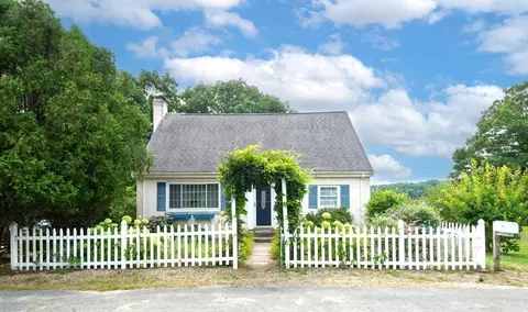 38 Island Park Rd, Ipswich, MA 01938