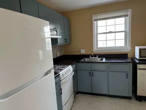 Kitchen - 483 Cold Spring Ave #2A, West Springfield, MA 01089 photo 1 of 5