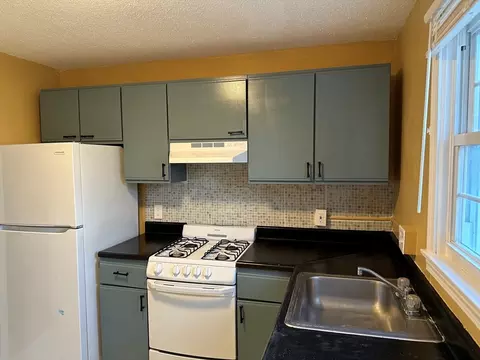 Kitchen - 483 Cold Spring Ave #2A, West Springfield, MA 01089 photo 4 of 5