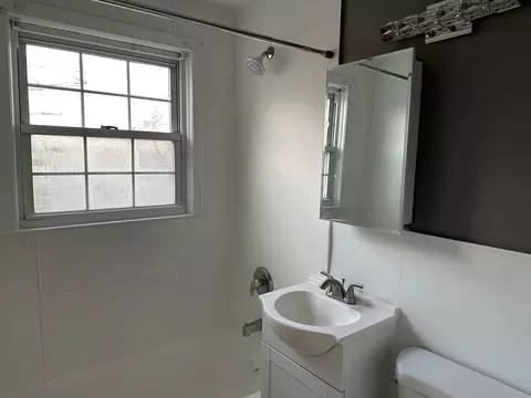 Bath - 483 Cold Spring Ave #2A, West Springfield, MA 01089 photo 2 of 2