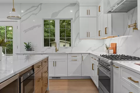 Kitchen - 33 Smith Rd, Hingham, MA 02043 photo 3 of 4