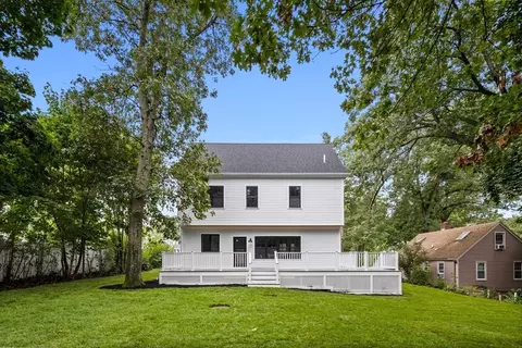 Exterior - 33 Smith Rd, Hingham, MA 02043 photo 4 of 6