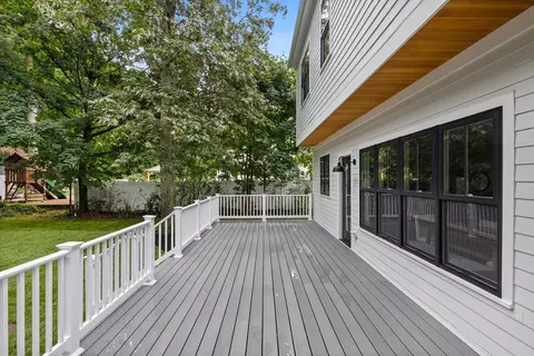 Exterior - 33 Smith Rd, Hingham, MA 02043 photo 2 of 6