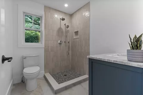 Bath - 33 Smith Rd, Hingham, MA 02043 photo 5 of 7
