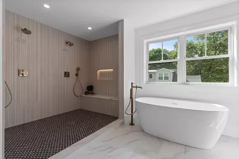 Bath - 33 Smith Rd, Hingham, MA 02043 photo 4 of 7