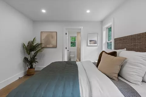 Bedroom - 33 Smith Rd, Hingham, MA 02043 photo 5 of 6