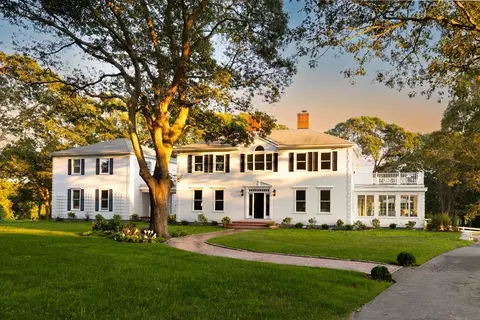 2051 Main St, Barnstable, MA 02668