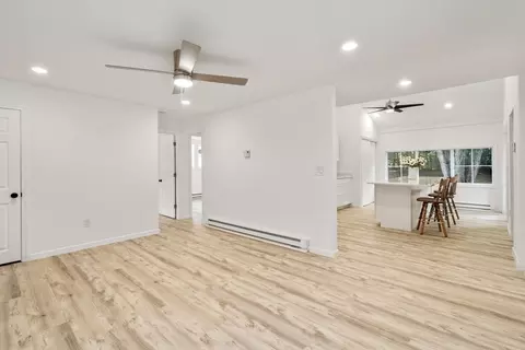 Living - 87 Vincent St, Springfield, MA 01129 photo 3 of 4