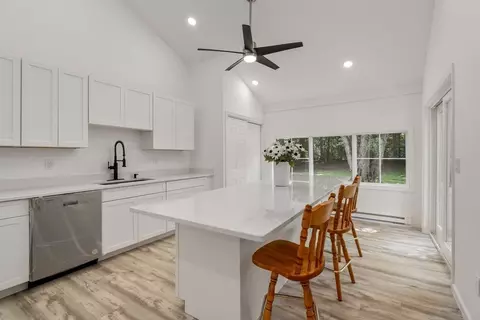 Kitchen - 87 Vincent St, Springfield, MA 01129 photo 1 of 2
