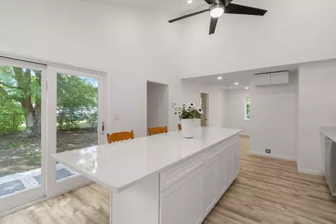 Entry Way - 87 Vincent St, Springfield, MA 01129 photo 2 of 2