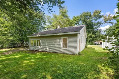 Exterior - 87 Vincent St, Springfield, MA 01129 photo 5 of 13