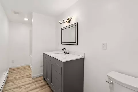 Bath - 87 Vincent St, Springfield, MA 01129 photo 1 of 1