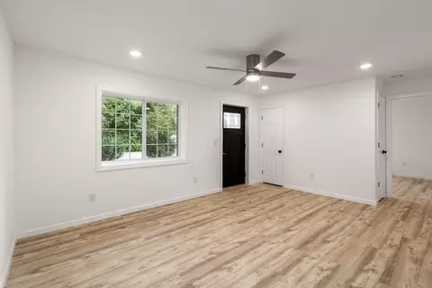 Living - 87 Vincent St, Springfield, MA 01129 photo 1 of 4
