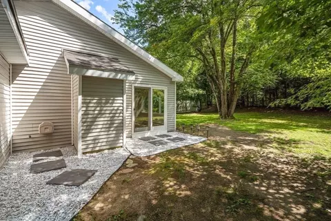 Exterior - 87 Vincent St, Springfield, MA 01129 photo 4 of 13