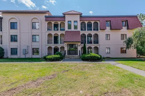 685 Oak St #11-11, Brockton, MA 02301