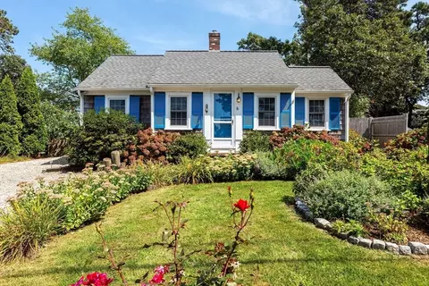16 Ferncliff Rd, Dennis, MA 02639