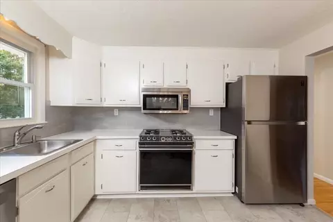 Kitchen - 25 Delaware Ave, Danvers, MA 01923 photo 3 of 4