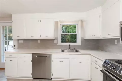 Kitchen - 25 Delaware Ave, Danvers, MA 01923 photo 4 of 4