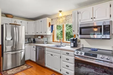 Kitchen - 40 Mendon St, Upton, MA 01568 photo 3 of 3