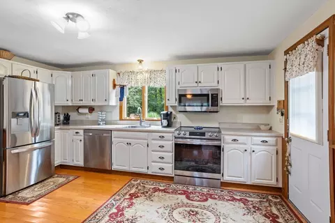 Kitchen - 40 Mendon St, Upton, MA 01568 photo 1 of 3