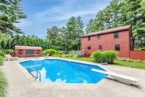 Exterior - 40 Mendon St, Upton, MA 01568 photo 2 of 12