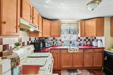 242 Washington St, Fall River, MA 02721 photo 10