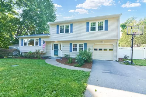 17 Westfield Dr, Holliston, MA 01746