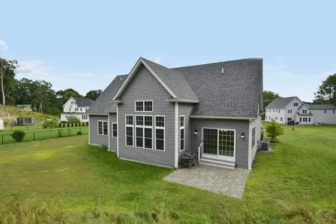 2 Ava Ln, Millis, MA 02054 photo 4