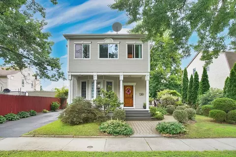 112 Narragansett Blvd, Chicopee, MA 01013