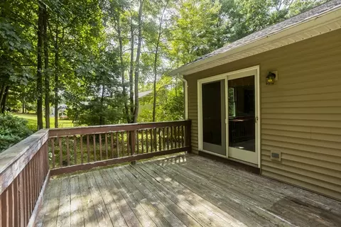 17 Westview Ter, Easthampton, MA 01027 photo 4