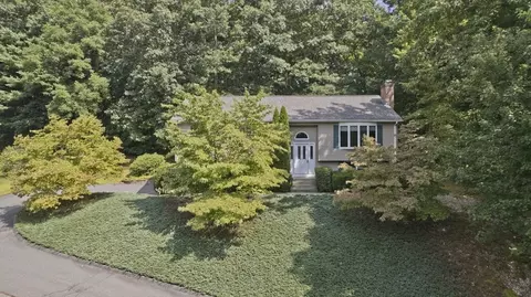 17 Westview Ter, Easthampton, MA 01027