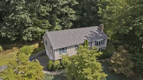 17 Westview Ter, Easthampton, MA 01027 photo 2