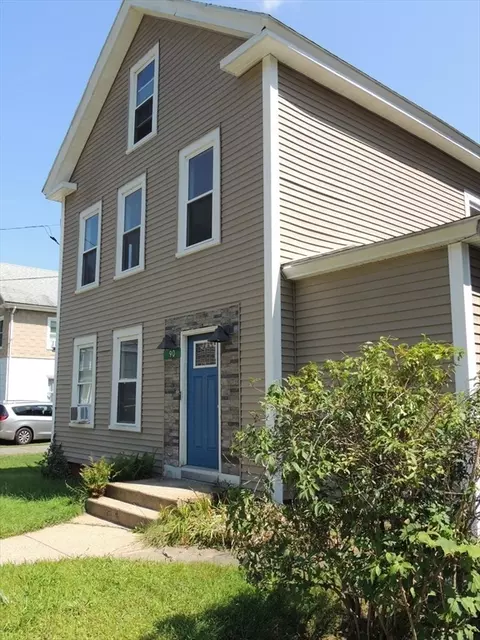 90 Quaboag St, Warren, MA 01083