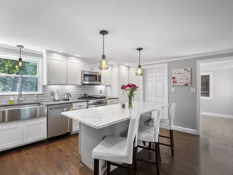 8 Pamela Rd, Saugus, MA 01906