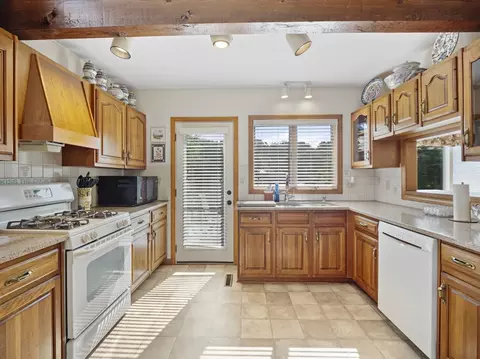 47 Lakeside Dr E, Barnstable, MA 02632 photo 12