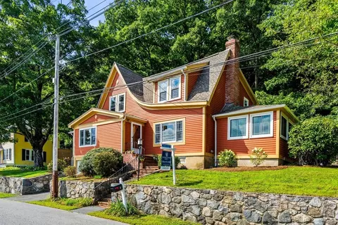 51 Lake St, Middleton, MA 01949