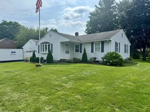 28 Pleasant Dr, Agawam, MA 01030