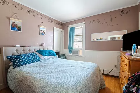 Bedroom - 7 Oak St, Gloucester, MA 01930 photo 3 of 10