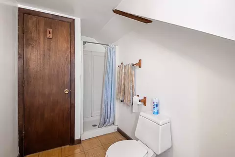 Bath - 7 Oak St, Gloucester, MA 01930 photo 2 of 5