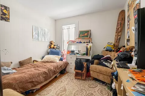 Bedroom - 7 Oak St, Gloucester, MA 01930 photo 8 of 10