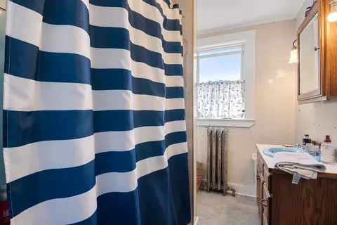 Bath - 7 Oak St, Gloucester, MA 01930 photo 3 of 5