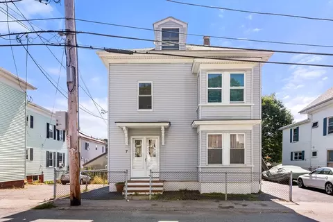 7 Oak St, Gloucester, MA 01930
