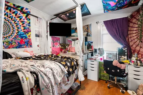 Bedroom - 7 Oak St, Gloucester, MA 01930 photo 5 of 10
