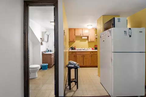 Entry Way - 7 Oak St, Gloucester, MA 01930 photo 1 of 2